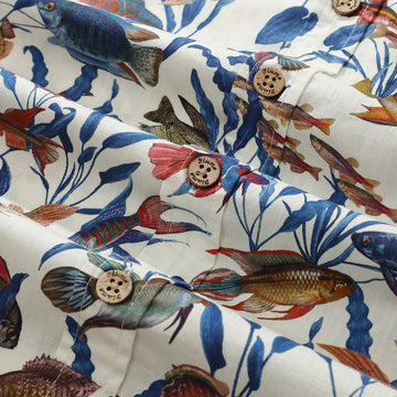 Camiseta estampada com peixinho dourado de planta azul
