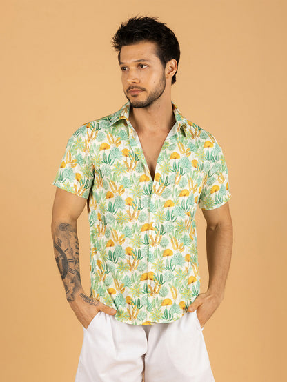 Camisa masculina verde plantas tropicais