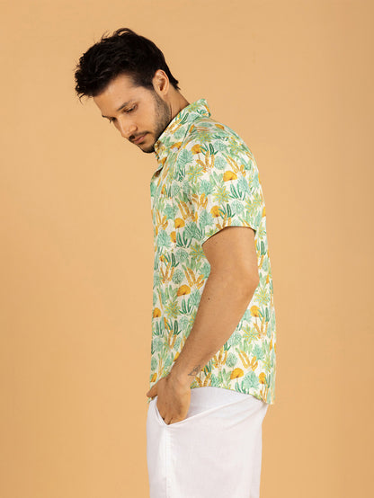 Camisa masculina verde plantas tropicais