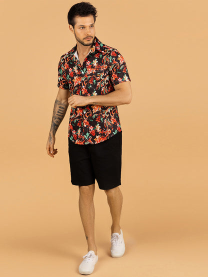 Camisa preta com estampa de flora tropical