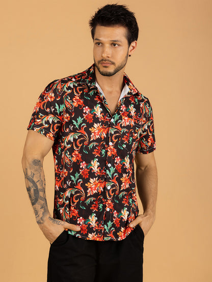 Camisa preta com estampa de flora tropical