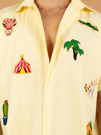 Camisa masculina amarela desenho simples