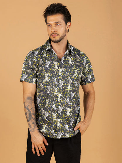 Camiseta preta com estampa do mundo animal