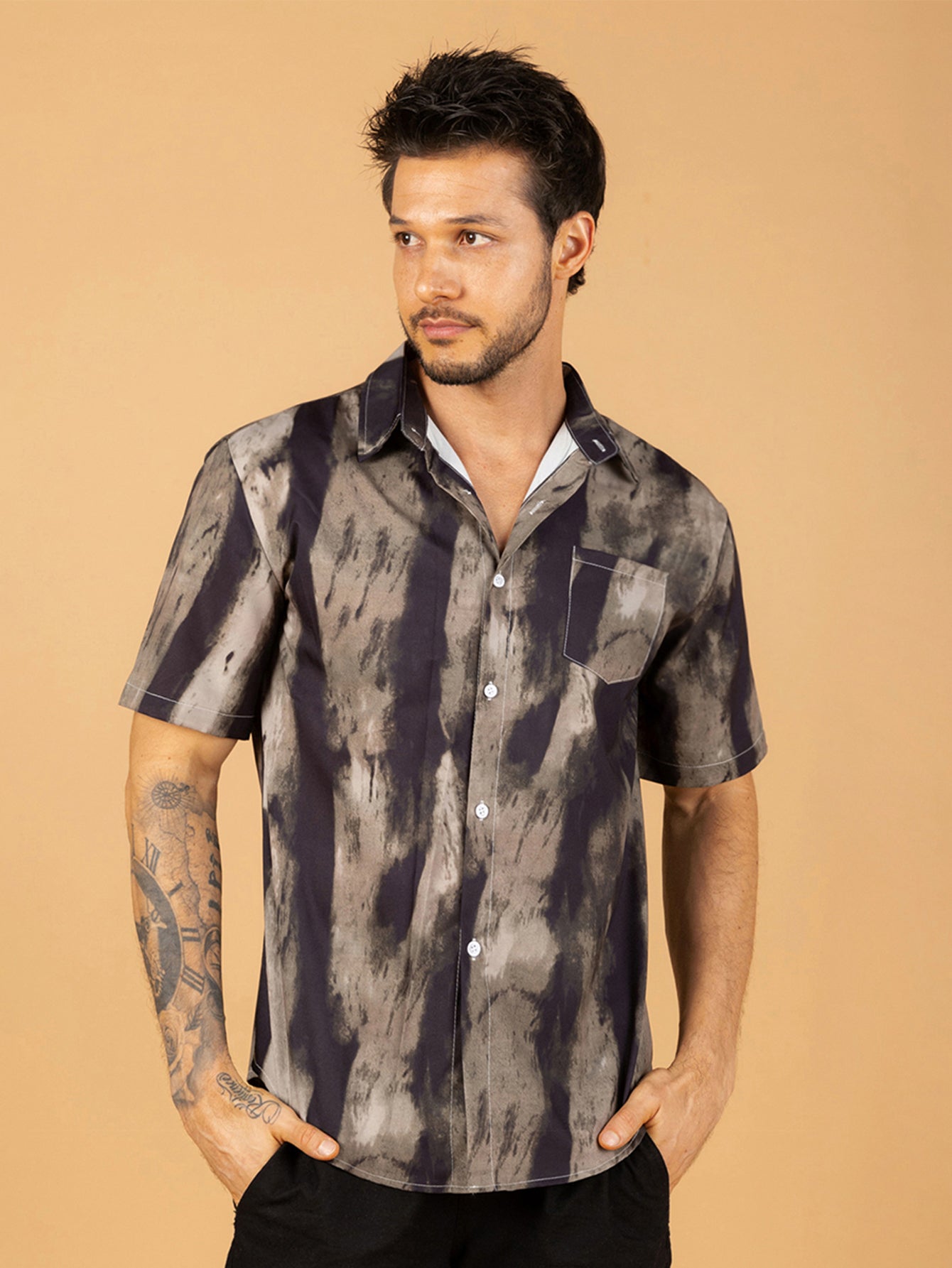 Camisa masculina listrada marrom escura
