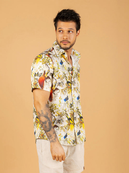 Camiseta amarela com estampa de pássaro do paraíso