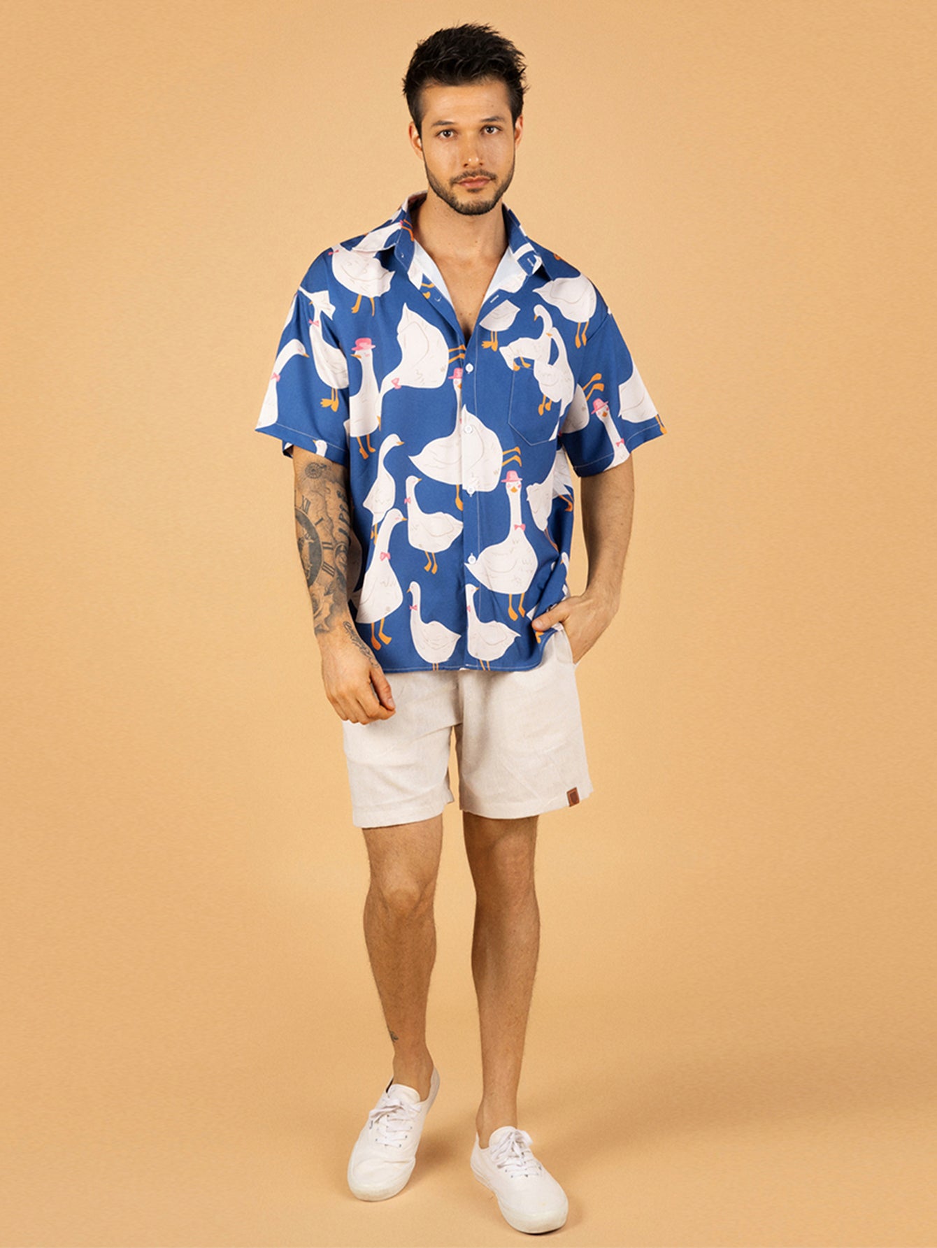 Camisa azul patos brancos fofa