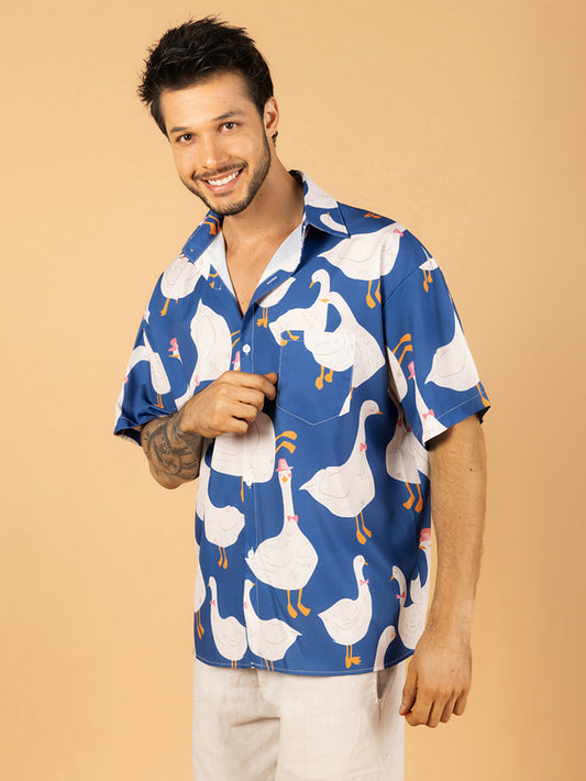 Camisa azul patos brancos fofa