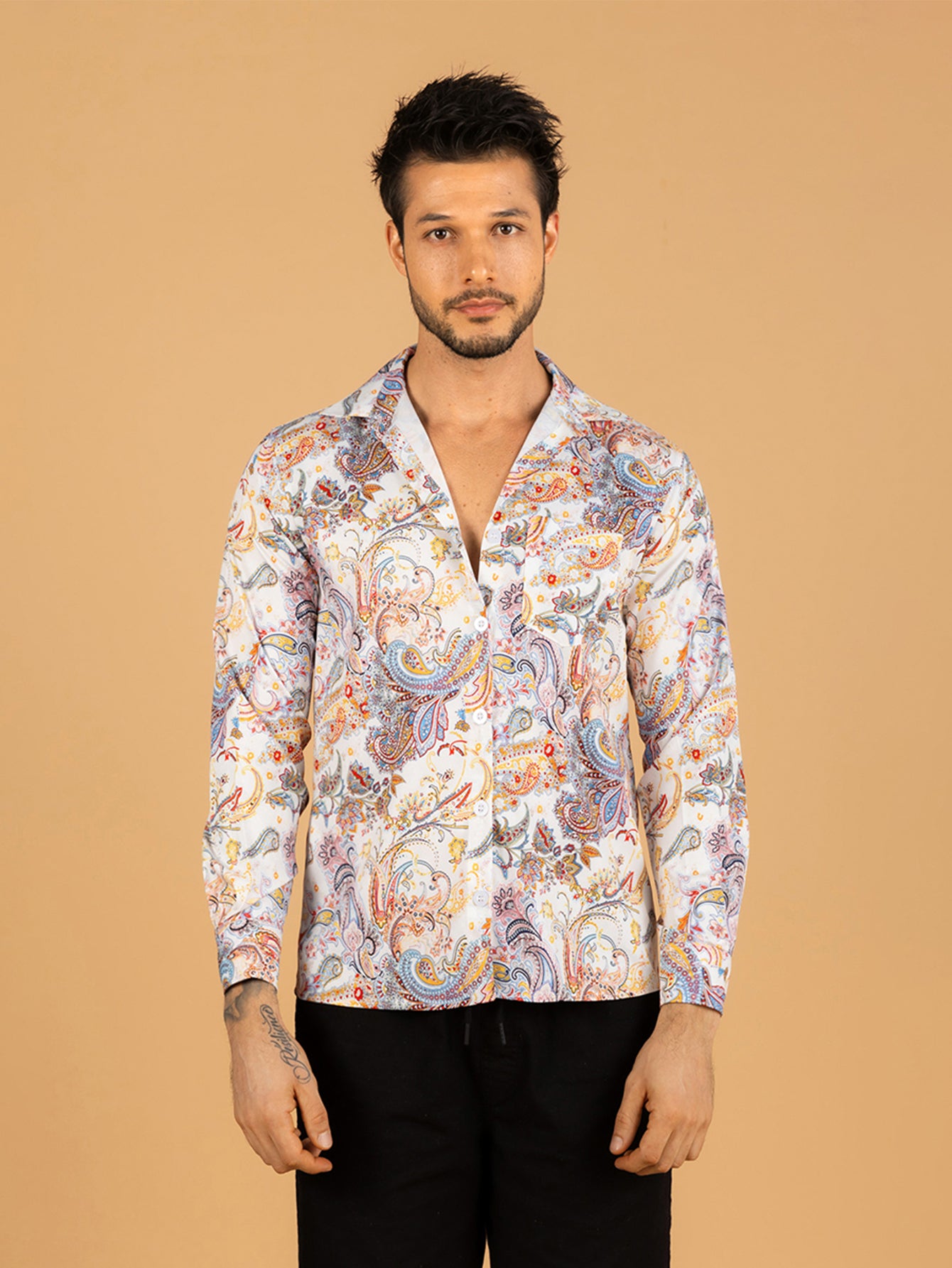Camisa masculina estampada paisley colorida