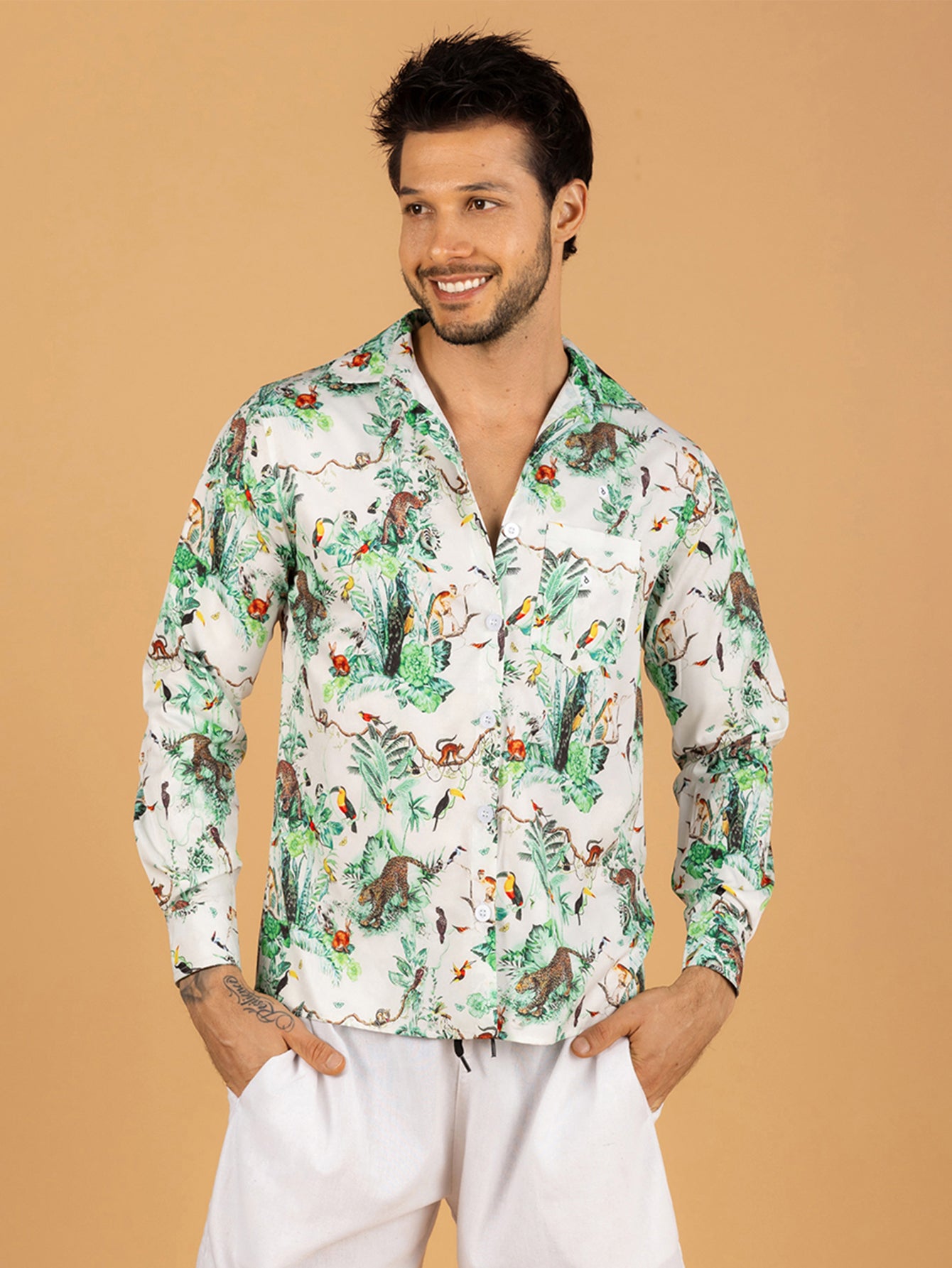 Camisa masculina estampa leopardo floresta