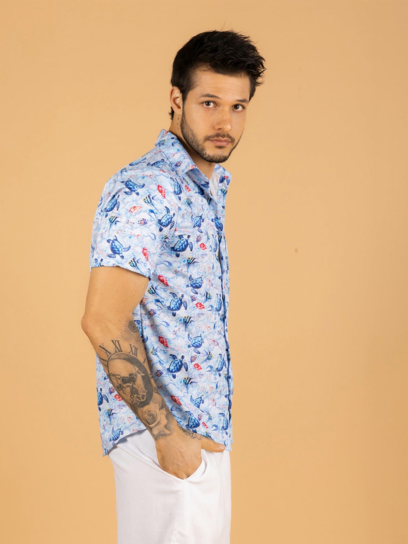 Camisa masculina azul animais marinhos