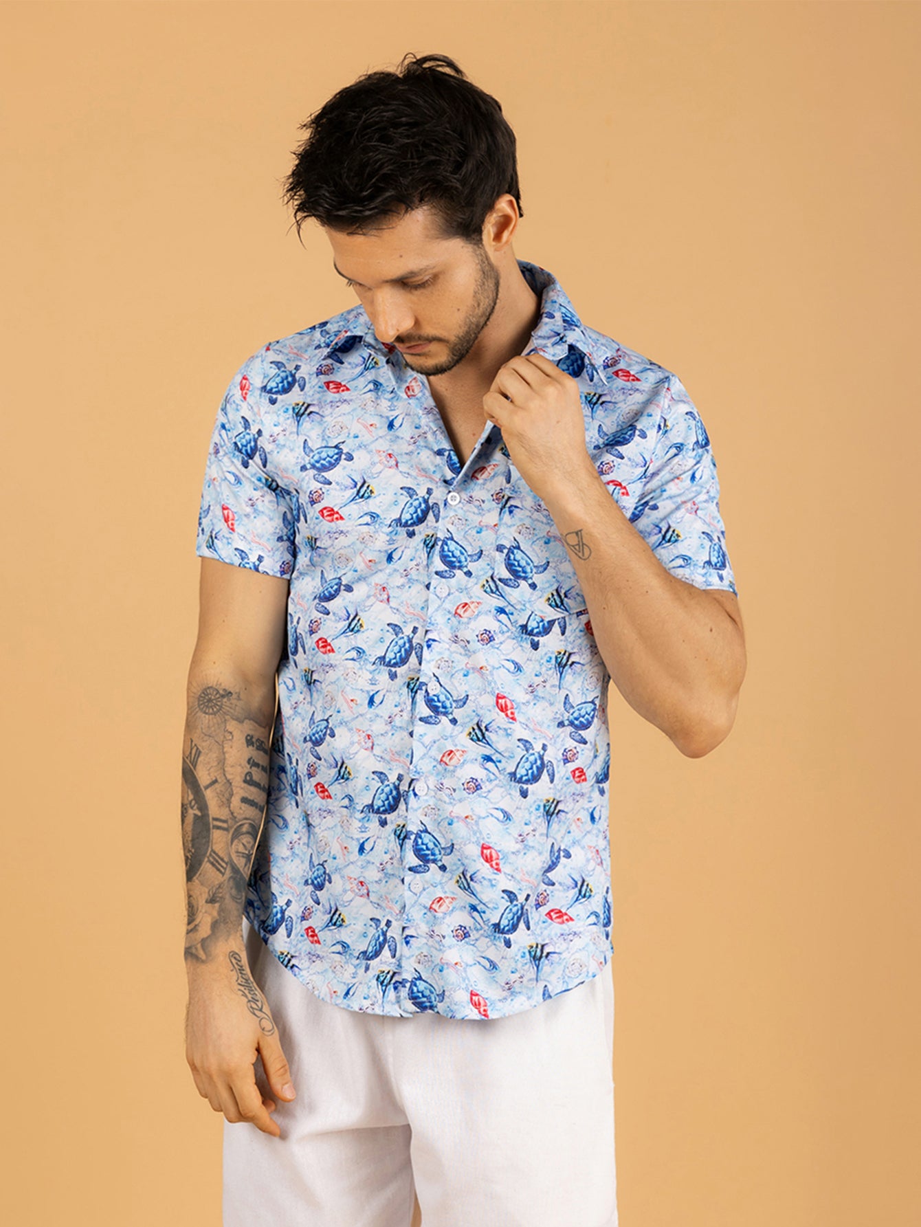 Camisa masculina azul animais marinhos