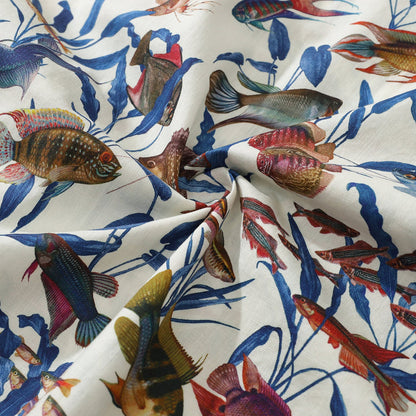 Camiseta estampada com peixinho dourado de planta azul